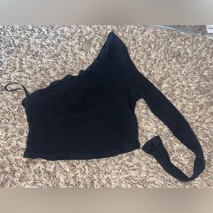 one shoulder crop top, thin fabric and expand a lot